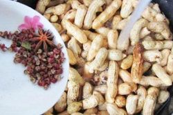 Muốn lạc luộc đậm vị giòn ngon hãy cho thêm thứ này, bảo đảm ông xã sẽ thích mê ly