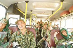 Mũi trưởng Long khóc thút thít khi tạm biệt 'hội chị em' Hậu Hoàng, Khánh Vân