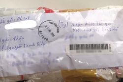 Mất ví khi đi du lịch, cô gái bỗng nhận được bưu kiện kèm lời nhắn từ người lạ
