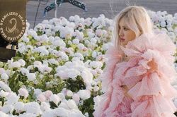Rosé Blackpink tung loạt ảnh hậu trường không thể rời mắt