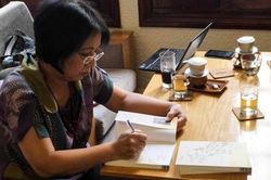 Nhà văn Lê Minh Hà: Một Hà Nội của 'tuổi chúng mình'
