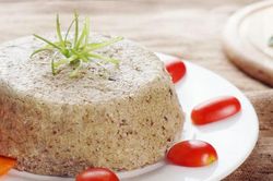 Nhiều trường hợp cấp cứu nghi ngộ độc pate chay