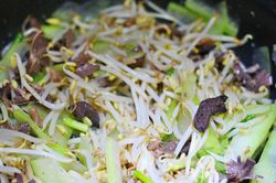 Gan lợn xào giá - sai lầm của nhiều bà nội trợ