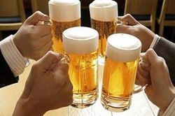 Sai lầm khi uống bia bạn buộc phải bỏ ngay nếu không muốn đi viện