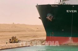Sẽ cần vài ngày để giải cứu 'siêu tàu' chở hàng mắc kẹt ở kênh đào Suez