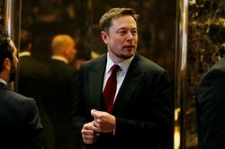 Elon Musk bị yêu cầu xóa một tweet gây tranh cãi