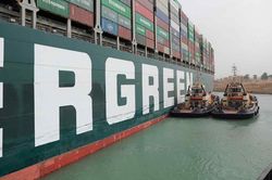 Kênh đào Suez có thể tắc nghẽn nhiều tuần, chi phí vận tải tăng vọt