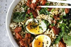 Những cách tăng hương vị cho món mì gói