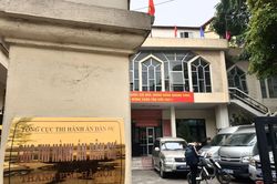 Đến cơ quan công quyền hò hét, đập phá: Nếu là giáo viên thì phải xem lại hành vi văn hóa không đúng mực