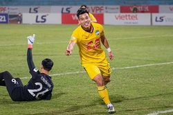 Văn Thanh nhanh, mạnh hơn dưới thời HLV Kiatisuk