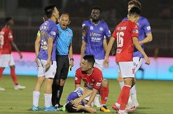 Người quan sát: Đá... bể nổi cơm!