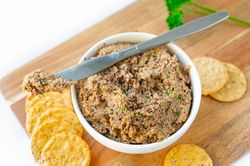 Vụ ngộ độc pate chay: 2 người qua cơn nguy kịch, thêm 3 bệnh nhân nhập viện