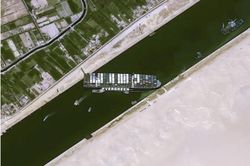 Sự cố kênh đào Suez: Thương mại toàn cầu lao đao
