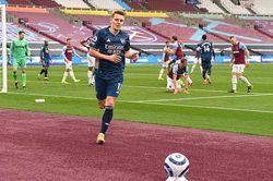 CLB Real Madrid vẫn muốn giữ chân Martin Odegaard ở lại
