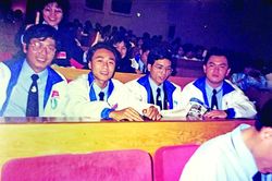 Nhạc sỹ Vũ Hoàng với thanh niên