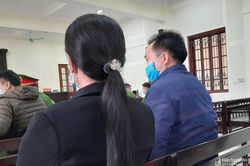 Nỗi lòng người cha ngậm ngùi tiễn con vào tù