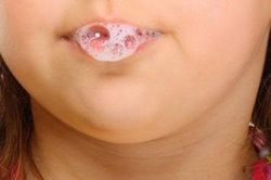 Thấy nước bọt có dấu hiệu này bạn 'buộc' phải đi khám gấp
