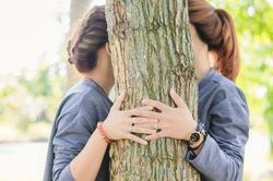 Khi con gái có tình cảm với bạn đồng giới