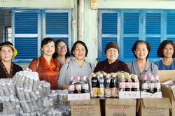 Chùa Phước Viên trao quà tại Trại phong Bình Minh