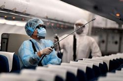 Bộ Y tế: 89/89 người ở Hà Nội cùng chuyến bay có 2 cô gái mắc COVID-19 đã âm tính với SARS-CoV-2