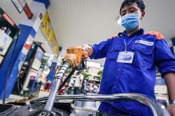 Giá xăng lại tăng từ 15h chiều nay