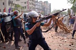 Sau biểu tình đẫm máu, Bangladesh triển khai lính biên phòng nhằm duy trì trật tự xã hội