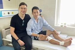 Thủ thành Đặng Văn Lâm trở về Việt Nam, vào thăm Đỗ Hùng Dũng