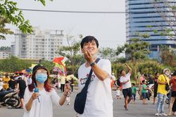 Bạn trẻ Sài Gòn thả diều, 'xin một vé' trở về tuổi thơ