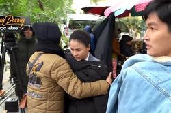 Đình Tú, Thu Trang rét run, gồng mình vì 'Hướng dương ngược nắng'