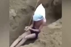 Tạm giữ, lấy lời khai 11 người liên quan trong clip 'chôn sống nam thanh niên'