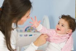 Tiết trời nồm ẩm ướt, trẻ em dễ đổ bệnh