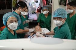 Bệnh nhân 1536 về TP.HCM an toàn, thể trạng suy kiệt nặng