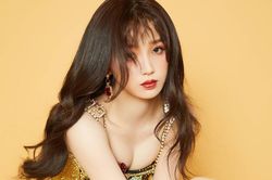 Ngu Thư Hân gợi cảm trong bộ ảnh mới