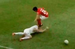 Pha va chạm giữa Lee Nguyễn và Damir Memovic