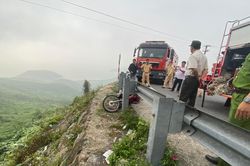 Cứu kịp thời một người bị tai nạn rơi xuống vực trên đèo Hải Vân