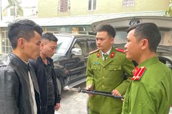 Hai kẻ bịt mặt đột nhập nhà vườn ở Thanh Hóa trộm lan đột biến tiền tỷ