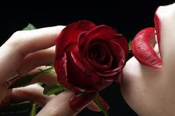 Tìm hiểu cách tự nhiên làm môi hồng và căng mọng