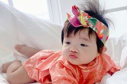 Được cho mặc đồ hiệu nhưng con gái Đông Nhi lại 'khó ở' ra mặt