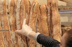 Pháp chọn bánh mì baguette ứng cử di sản văn hóa phi vật thể UNESCO
