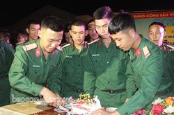 'Kết thân, đơn vị là nhà, cán bộ, chiến sĩ là anh em'