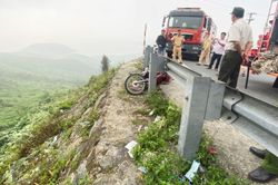Cứu nam thanh niên rơi xuống vực sâu ở đèo Hải Vân