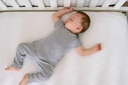Trẻ sơ sinh ngủ nhiều có đáng lo?