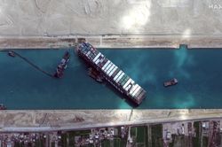Một hải trình bình thường qua kênh đào Suez ngày không 'tắc đường'
