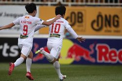 Công Phượng bị fan lên án vì kiểu ăn mừng
