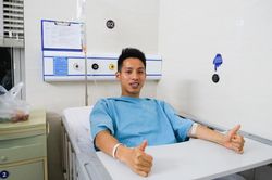 Tiền vệ Đỗ Hùng Dũng không ra nước ngoài điều trị chấn thương