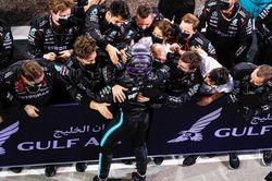 Tay đua Hamilton giành chiến thắng chặng mở màn mùa giải F1 2021