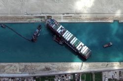 Siêu tàu container Ever Given đã nổi lên mặt nước