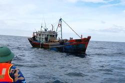Khẩn trương tìm kiếm ngư dân mất tích trên biển Quảng Bình