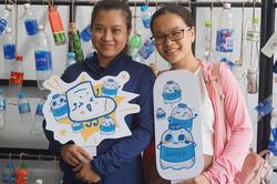 Bạn trẻ TPHCM tái chế đồ nhựa, hướng đến lối sống xanh