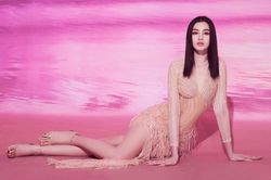 Người đẹp Cẩm Đan diện váy lưới xuyên thấu khoe body gợi cảm